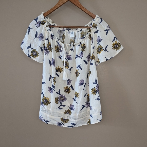 *$5 with bundleSuper cute Sunflower Old Navy Top - Picture 8 of 14